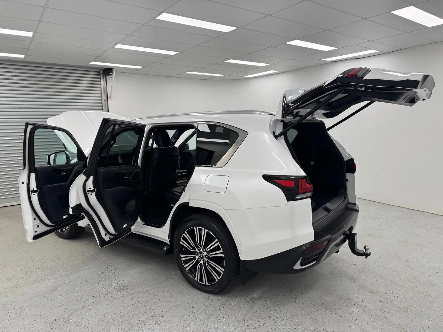 2022 Lexus LX Gallery Image 10