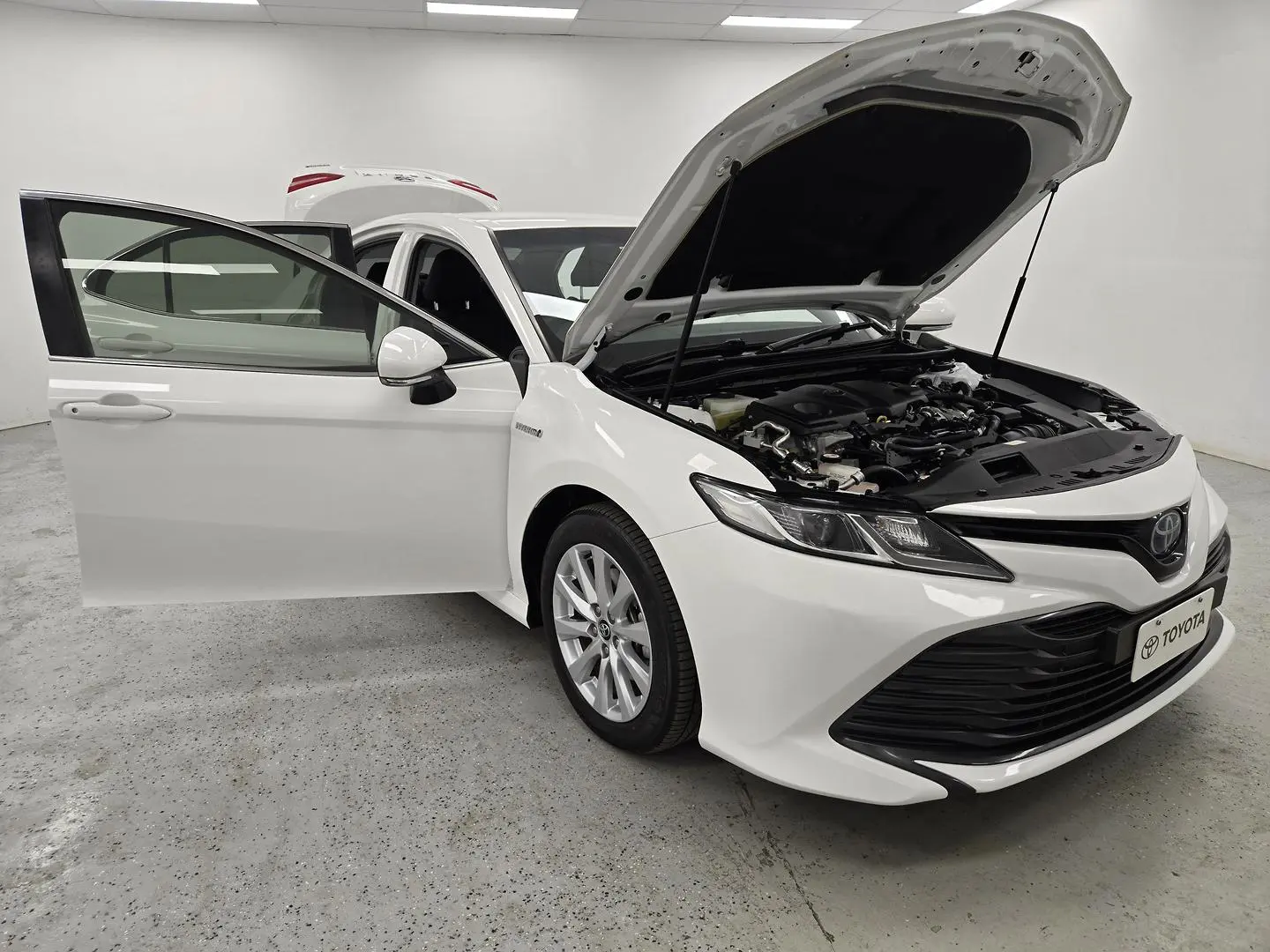 2019 Toyota Camry Gallery Image 8