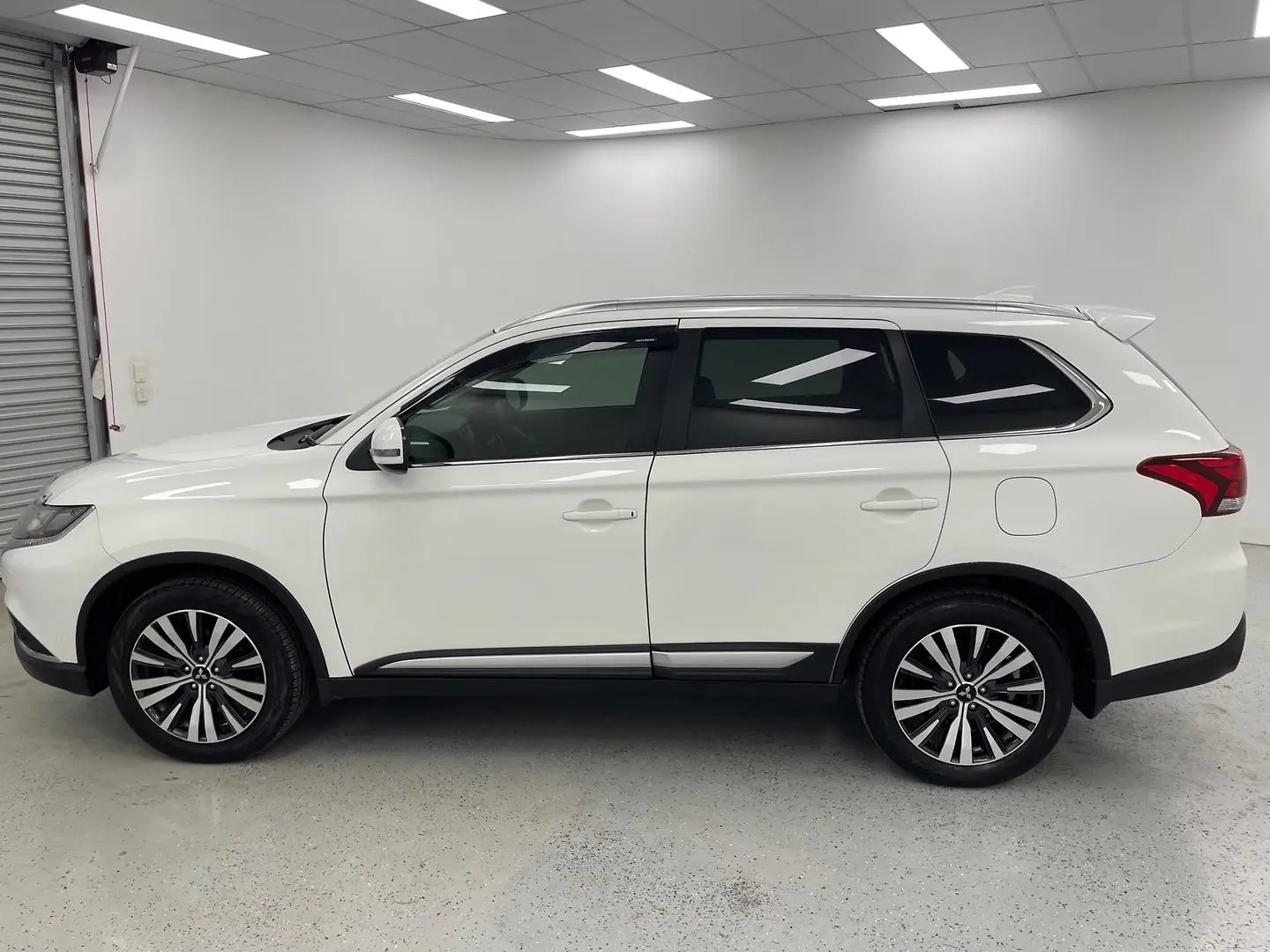2019 Mitsubishi Outlander Gallery Image 6