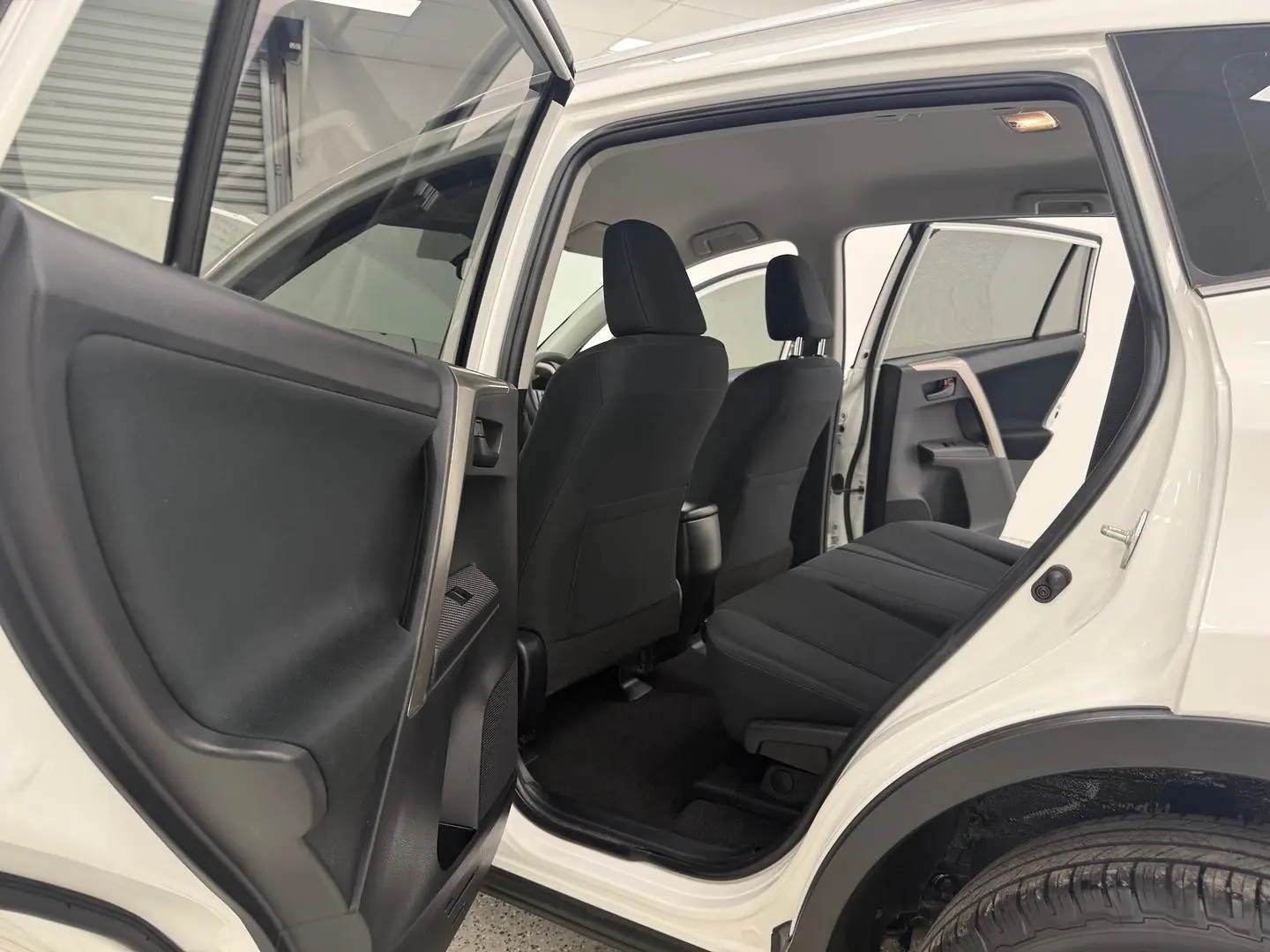 2014 Toyota RAV4 Gallery Image 12