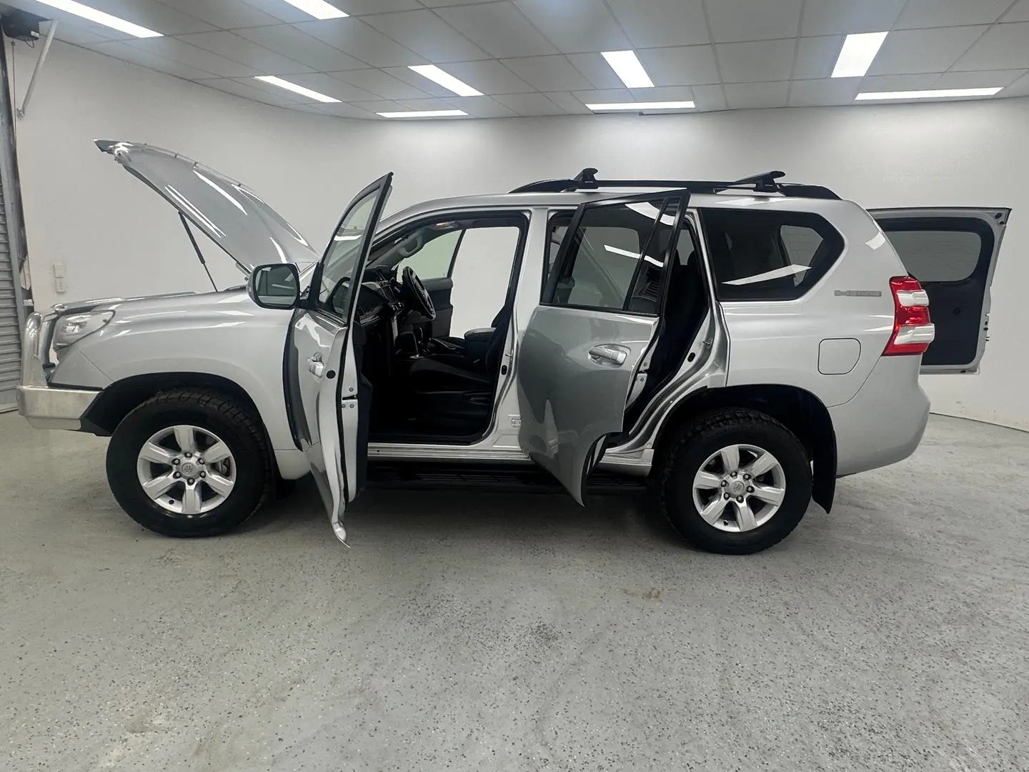 2015 Toyota Landcruiser Prado Gallery Image 11