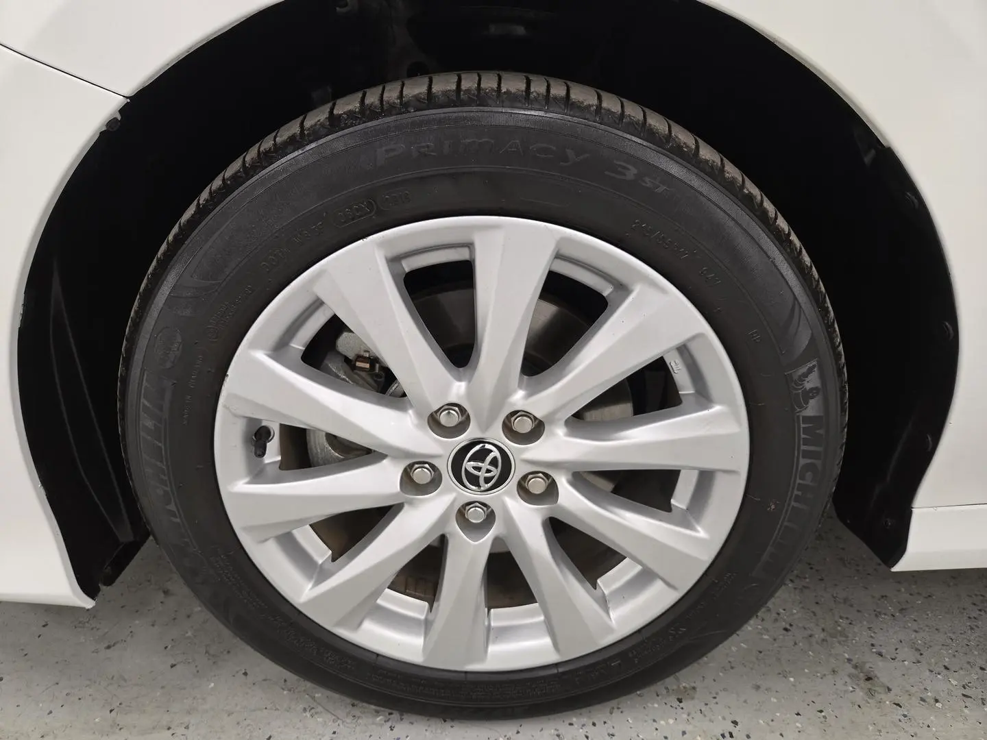 2019 Toyota Camry Gallery Image 17