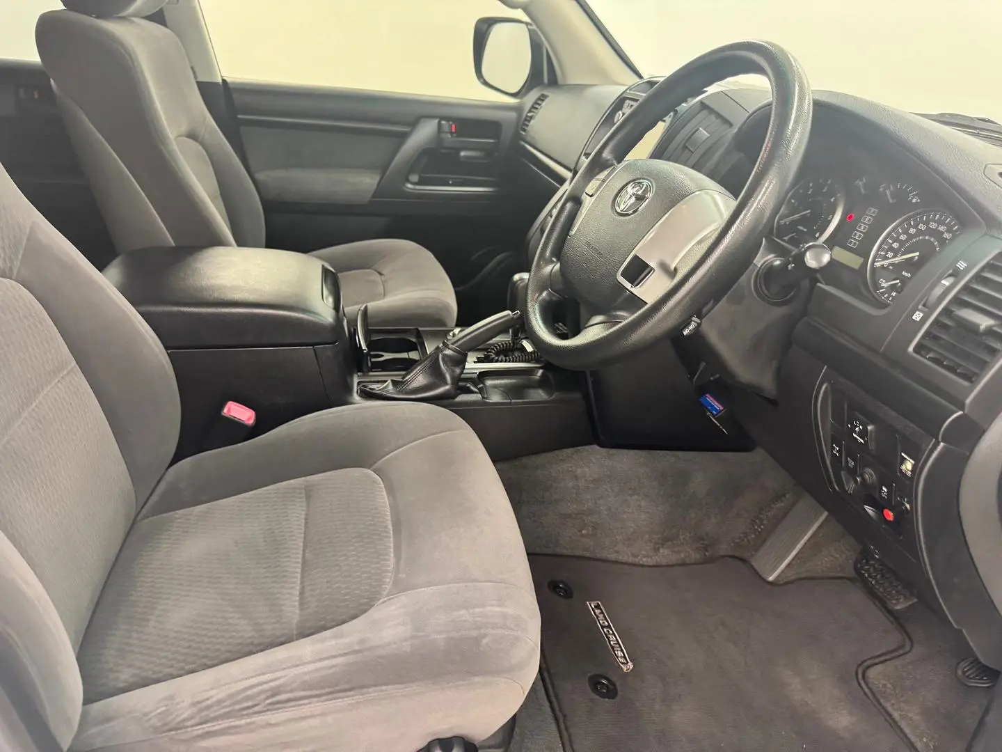 2015 Toyota Landcruiser Gallery Image 17