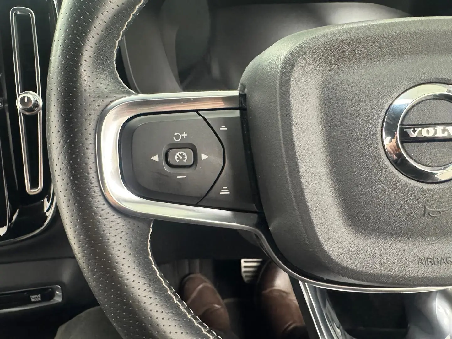 2020 Volvo XC40 Gallery Image 17