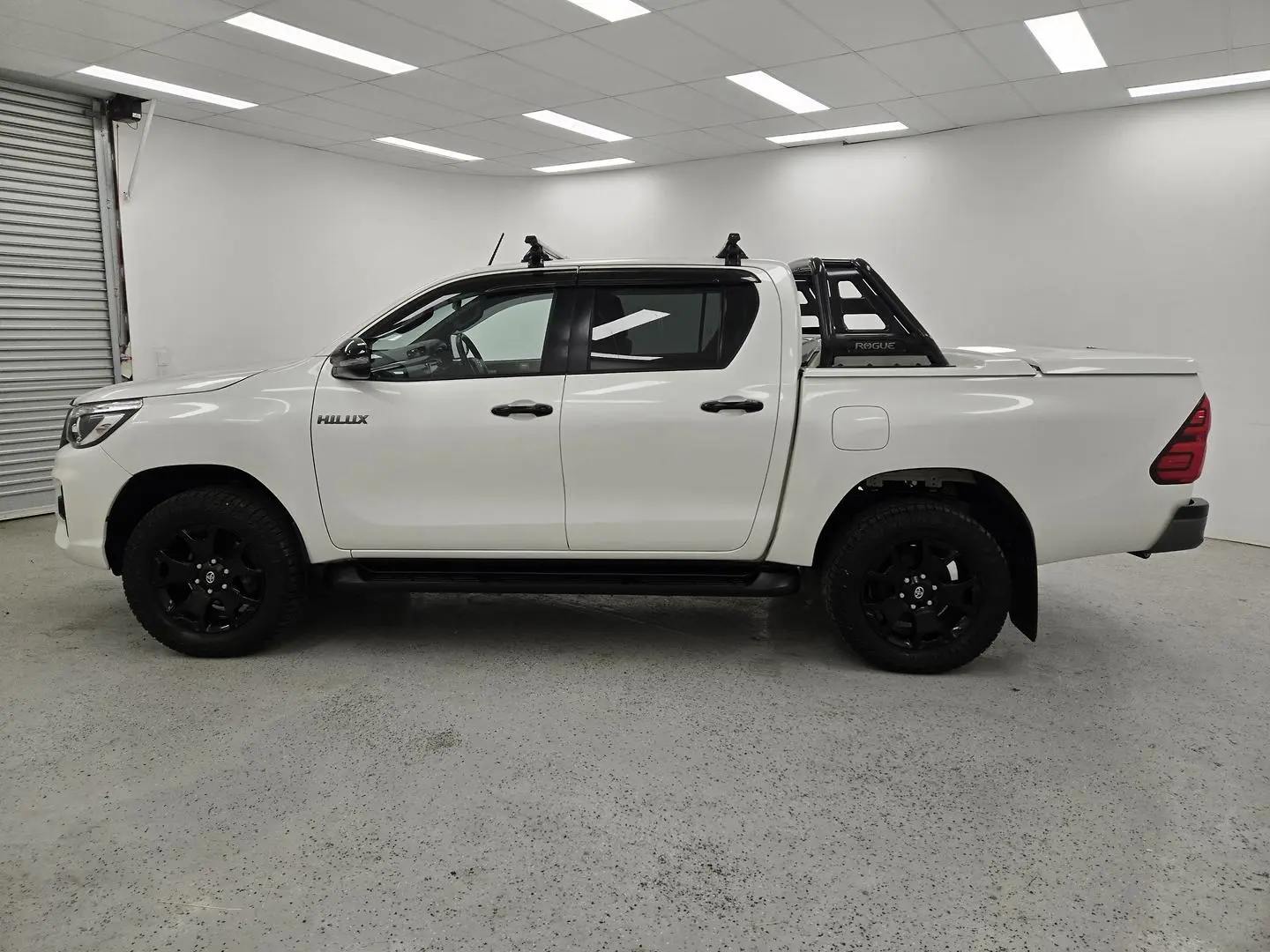 2019 Toyota Hilux Gallery Image 6