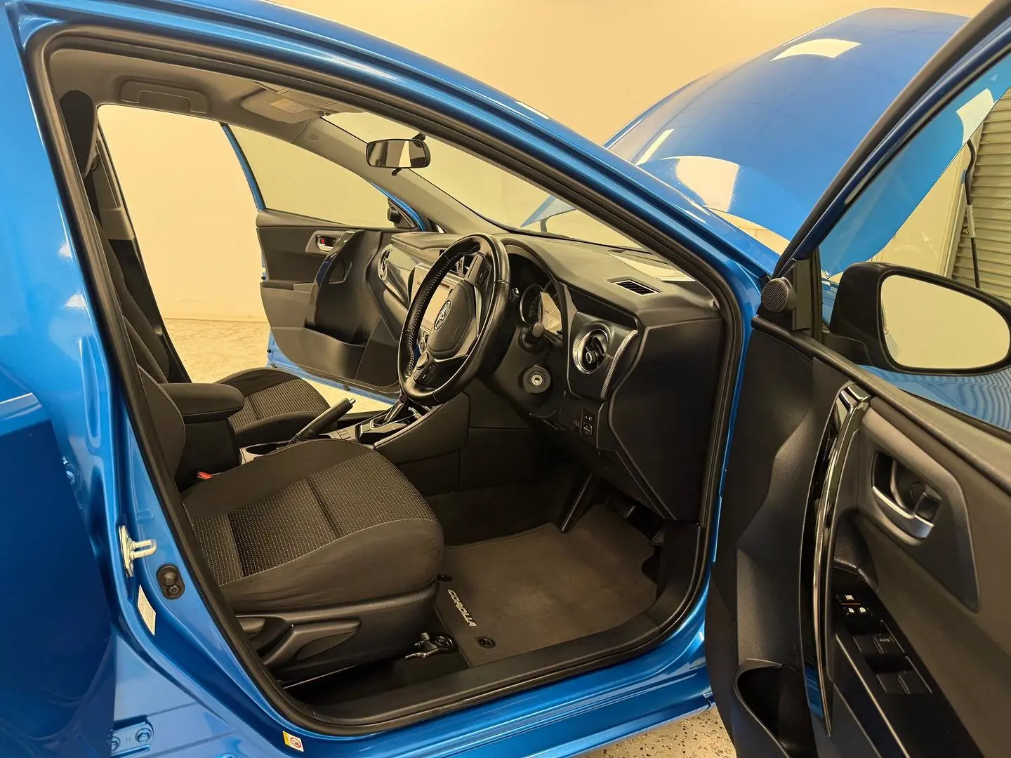 2016 Toyota Corolla Gallery Image 19