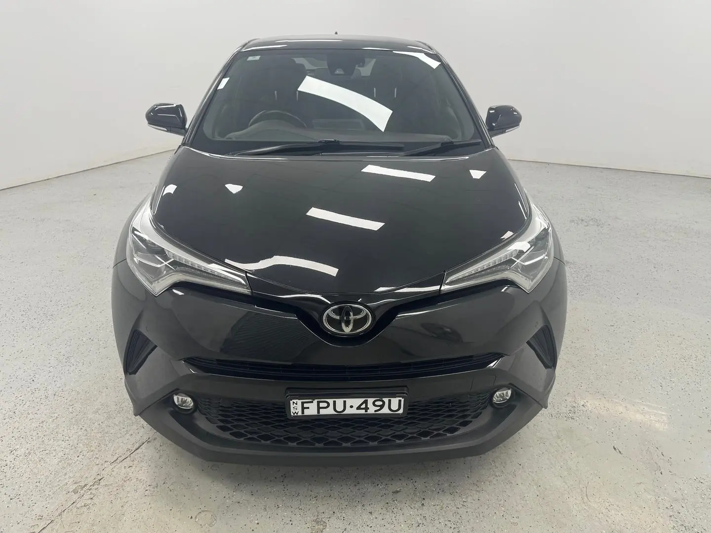 2018 Toyota C-HR Gallery Image 33