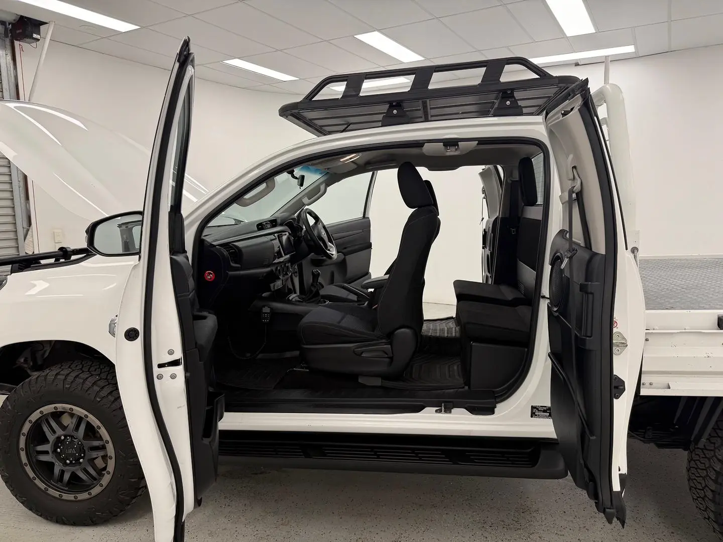 2016 Toyota Hilux Gallery Image 10