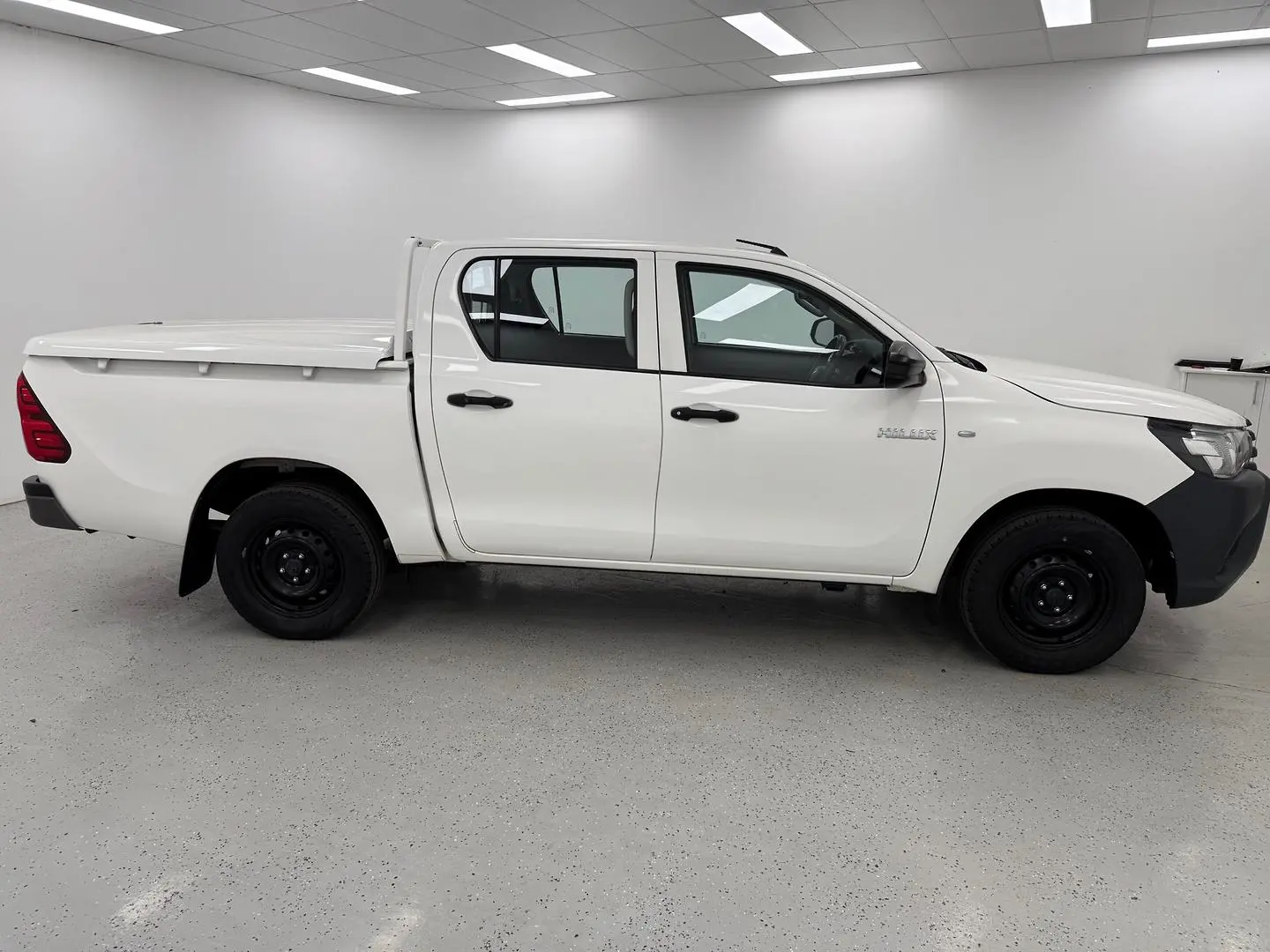 2018 Toyota Hilux Gallery Image 2