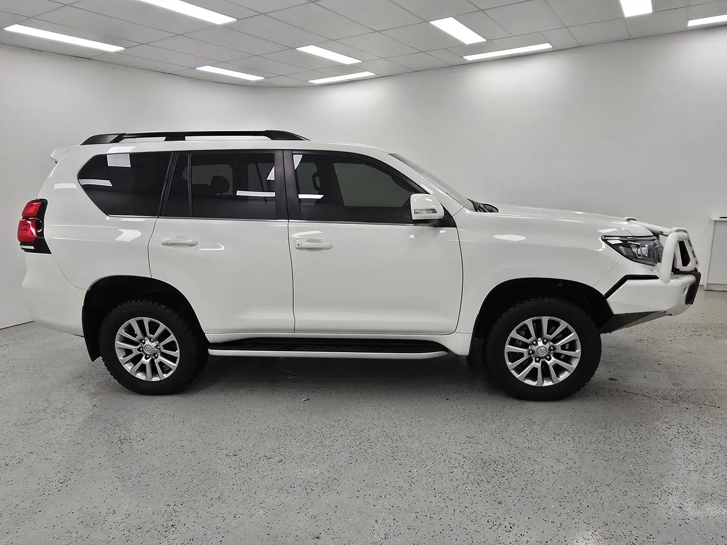 2020 Toyota Landcruiser Prado Gallery Image 2