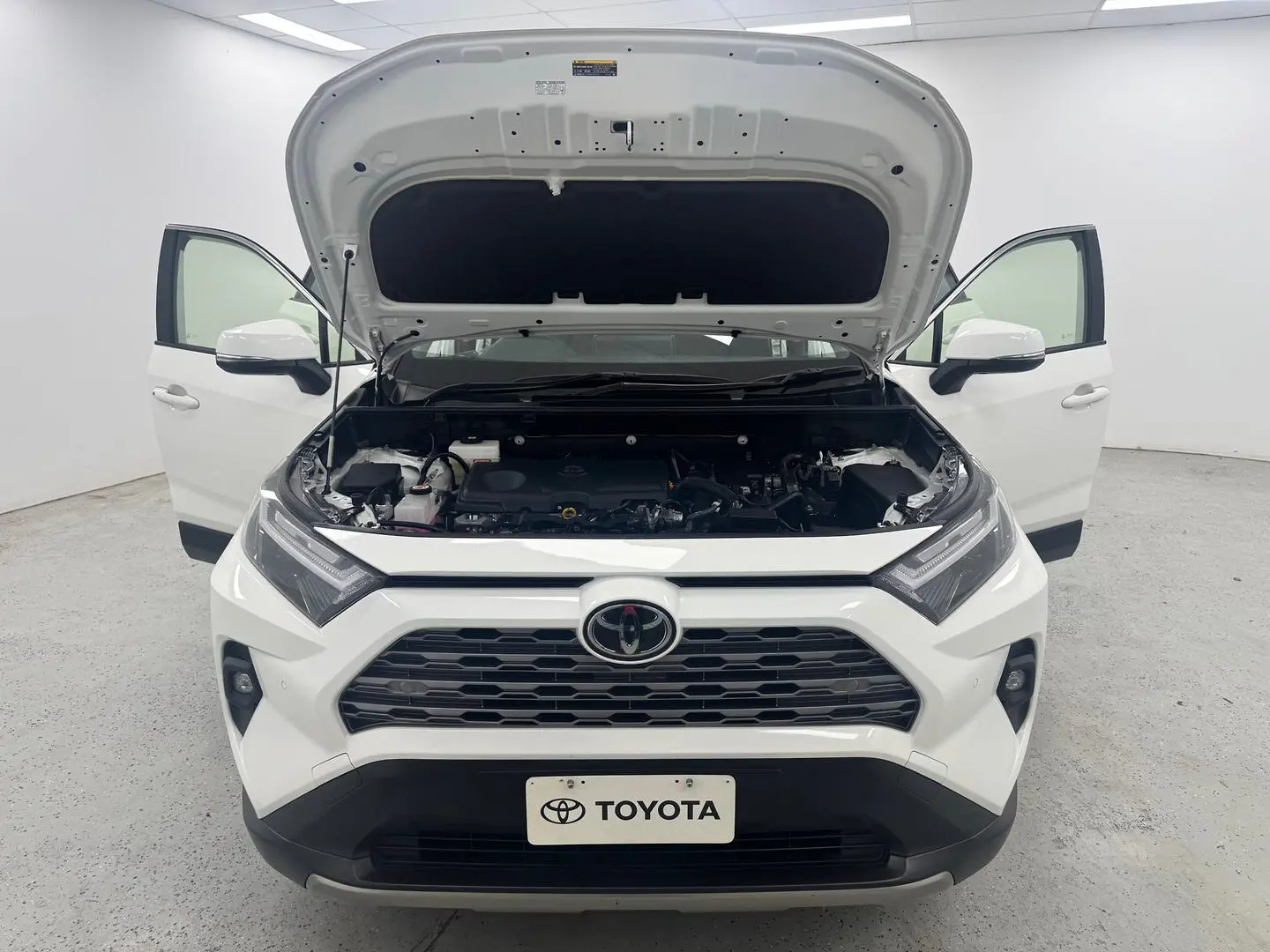 2024 Toyota RAV4 Gallery Image 13