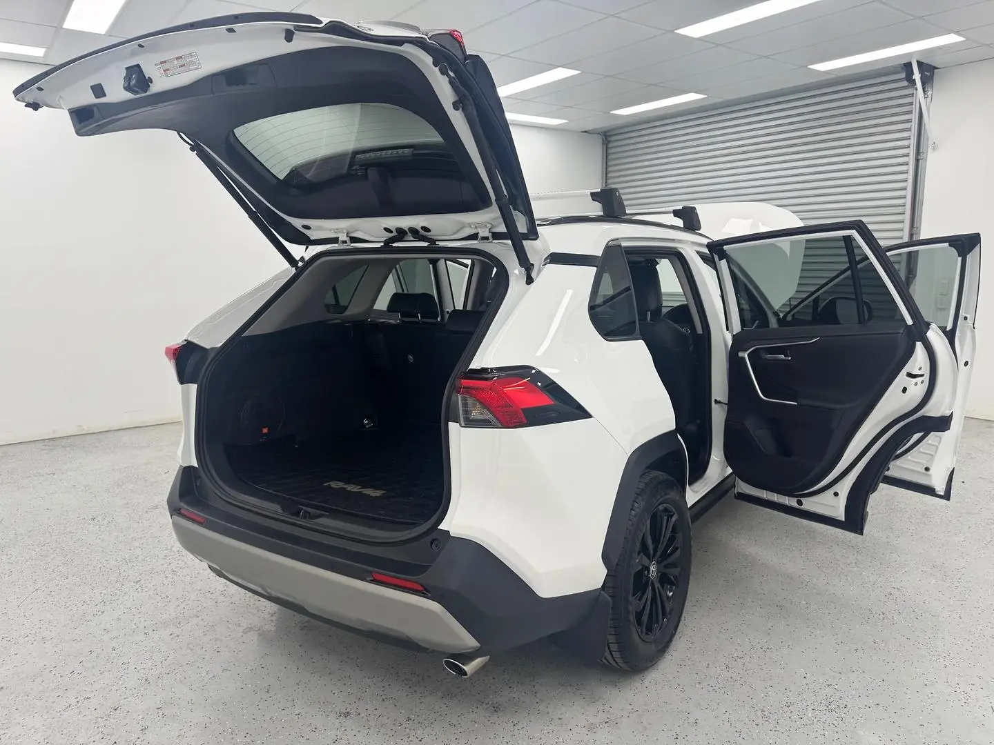 2022 Toyota RAV4 Gallery Image 9