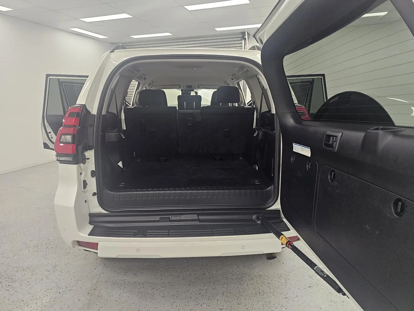 2021 Toyota Landcruiser Prado Gallery Image 17