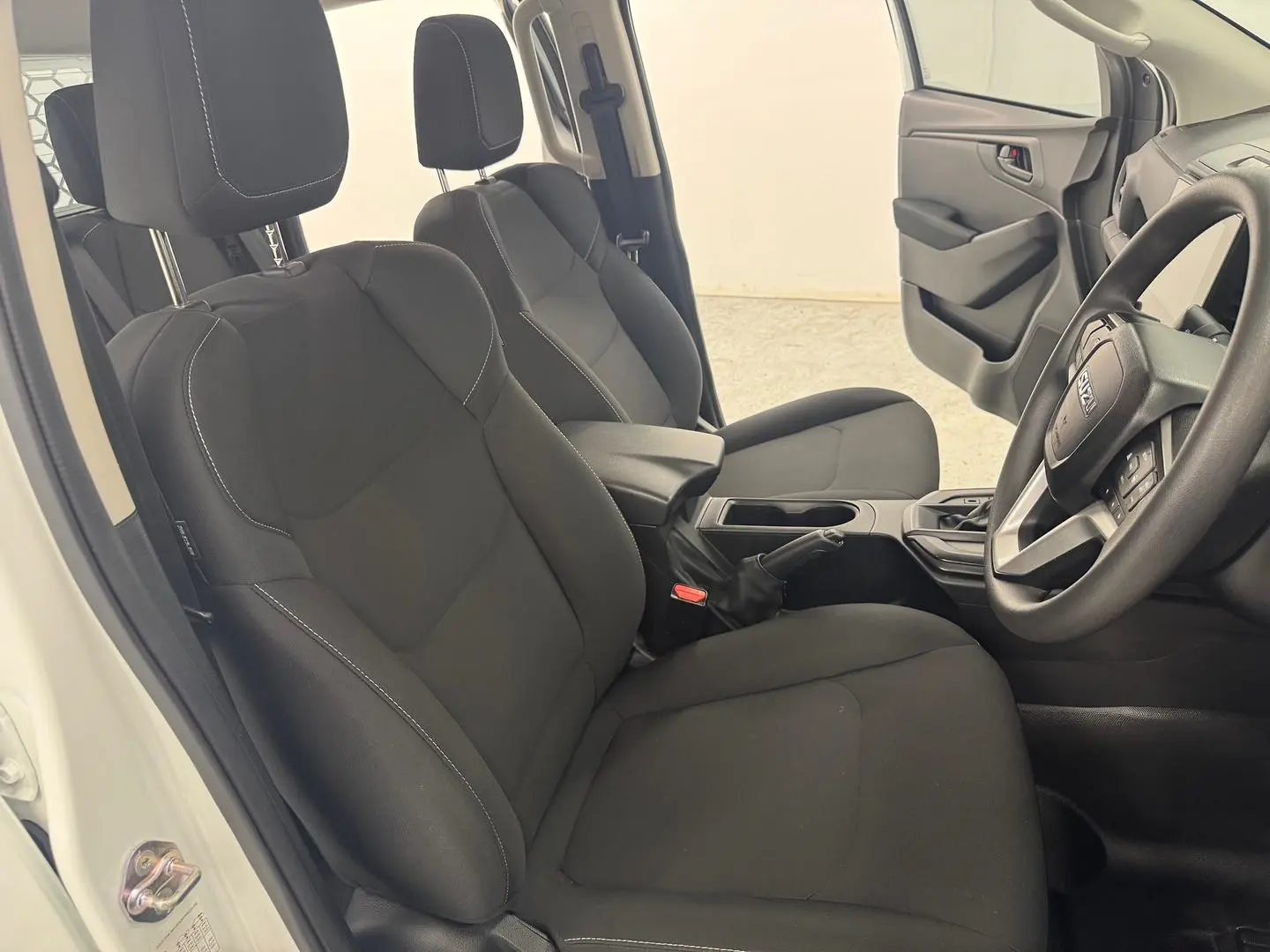 2024 Isuzu D-MAX Gallery Image 25
