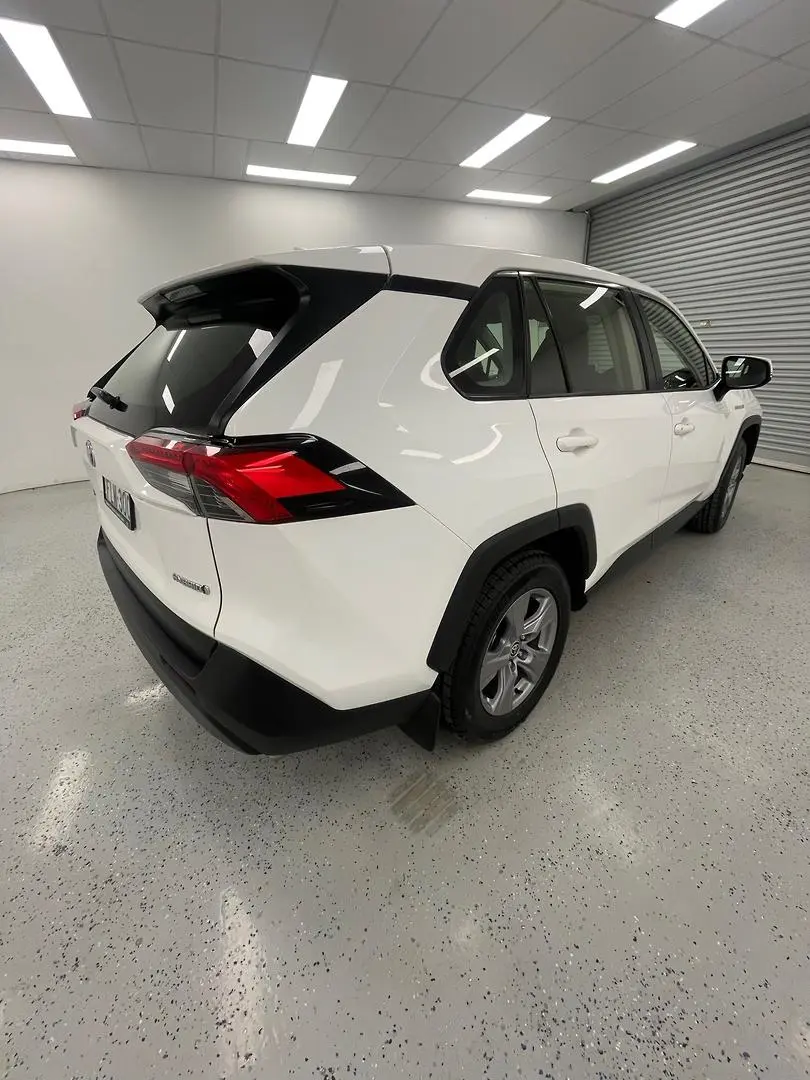 2022 Toyota RAV4 Image 4