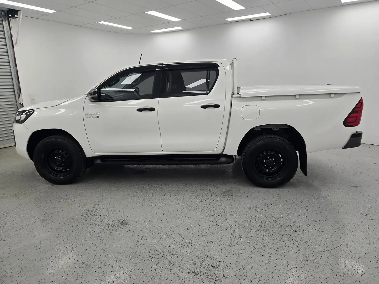2021 Toyota Hilux Gallery Image 6