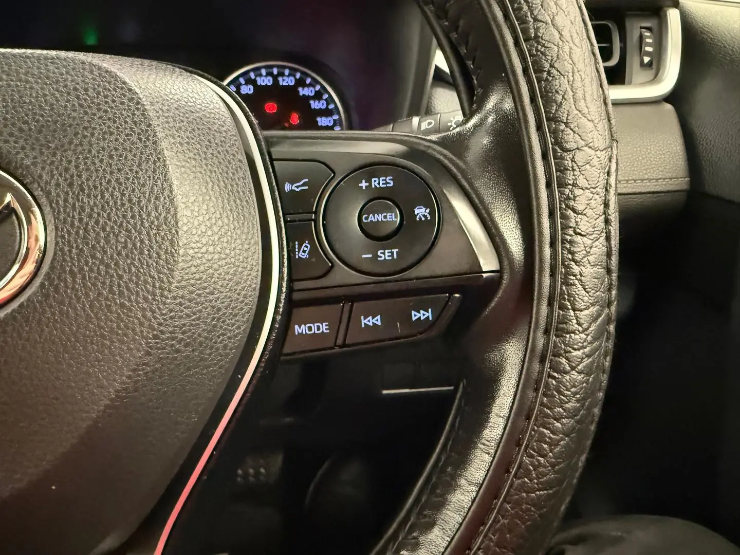 2019 Toyota RAV4 Gallery Image 25
