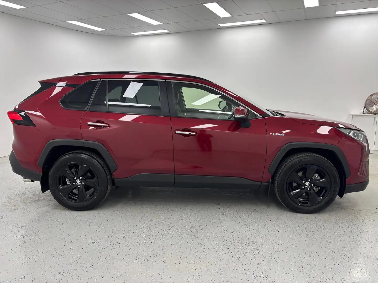 2020 Toyota RAV4 Gallery Image 2