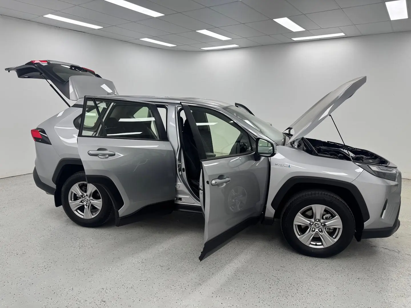 2024 Toyota RAV4 Gallery Image 8