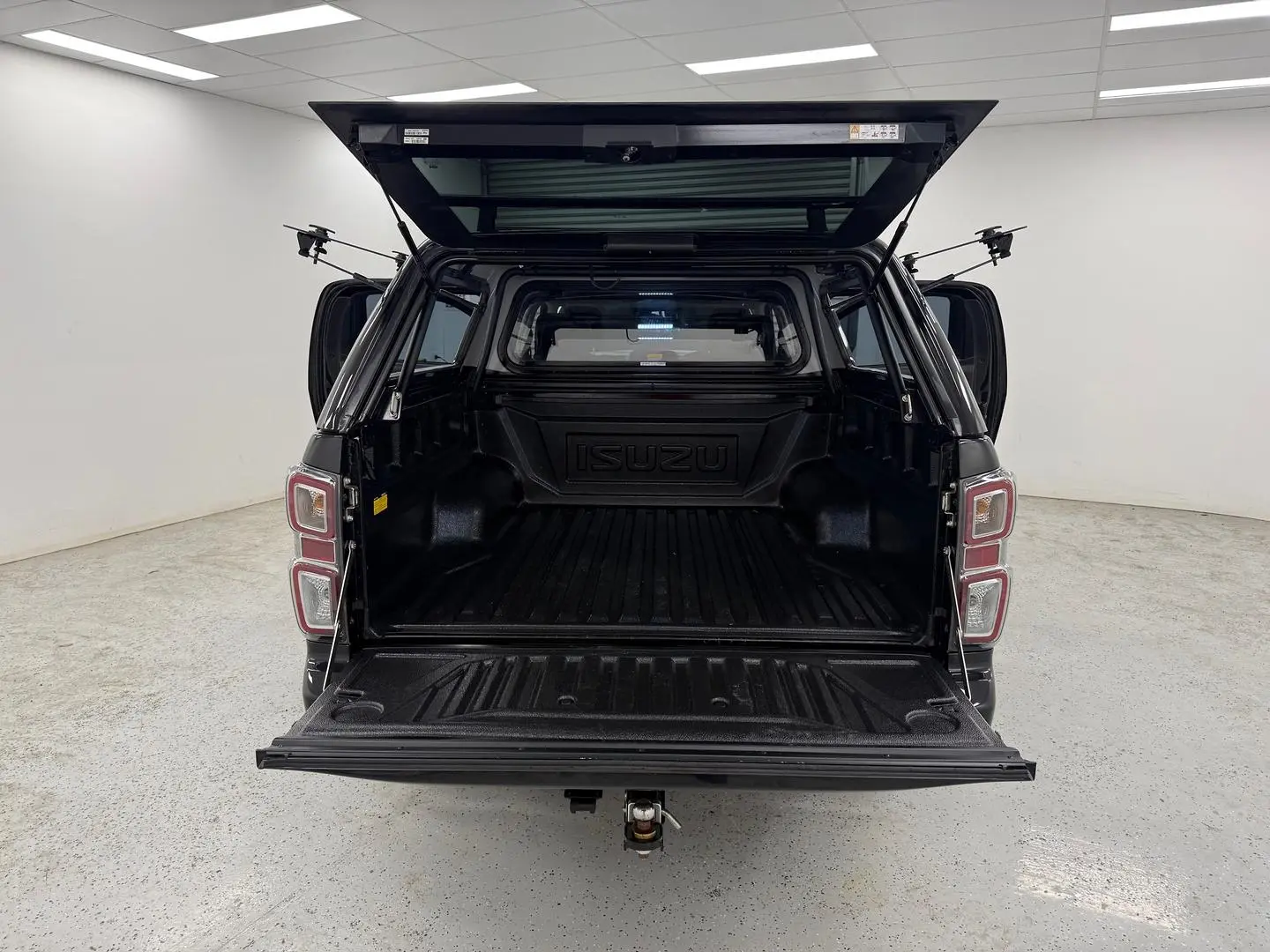 2022 Isuzu D-MAX Gallery Image 14