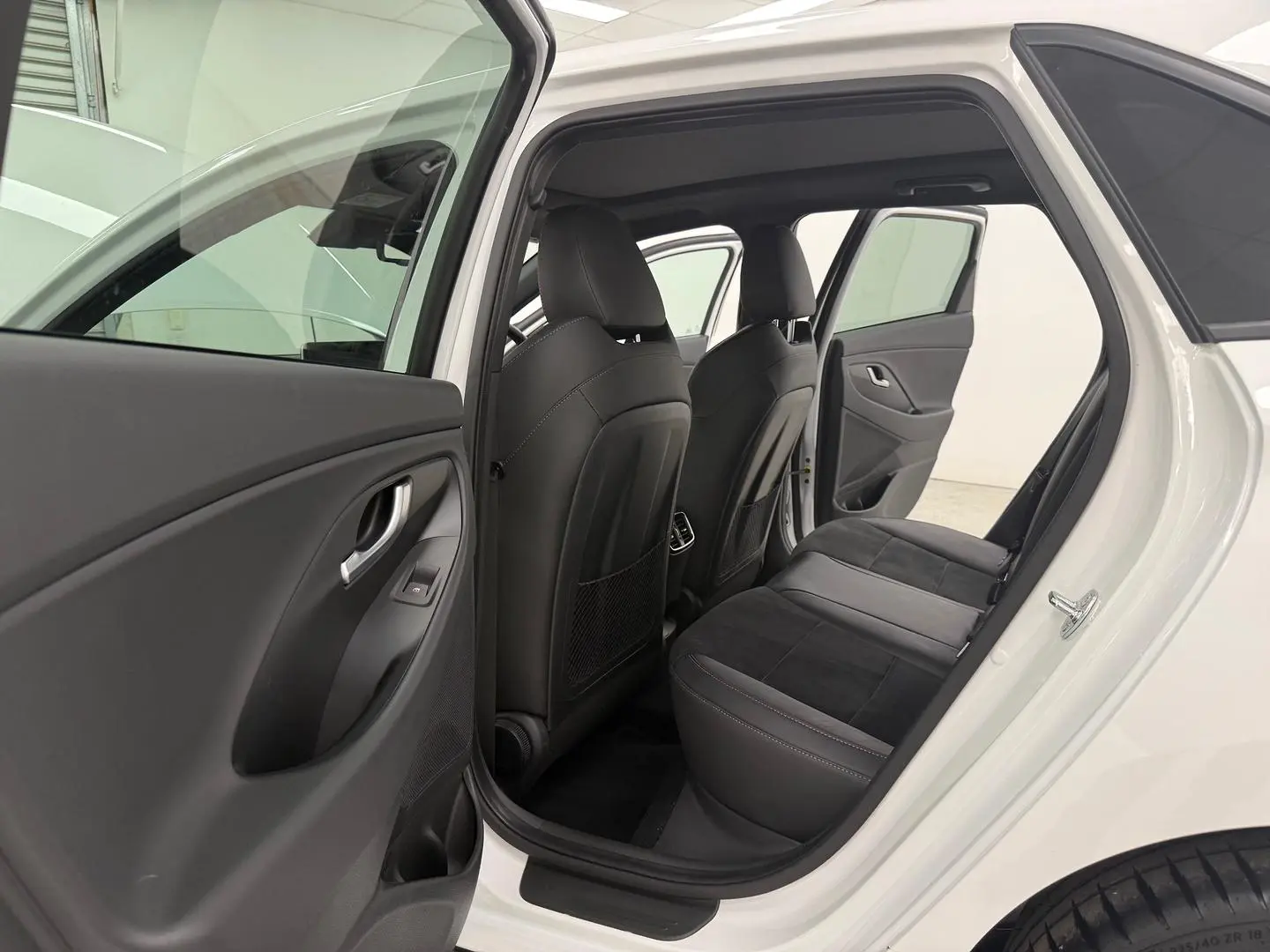 2024 Hyundai i30 Gallery Image 12