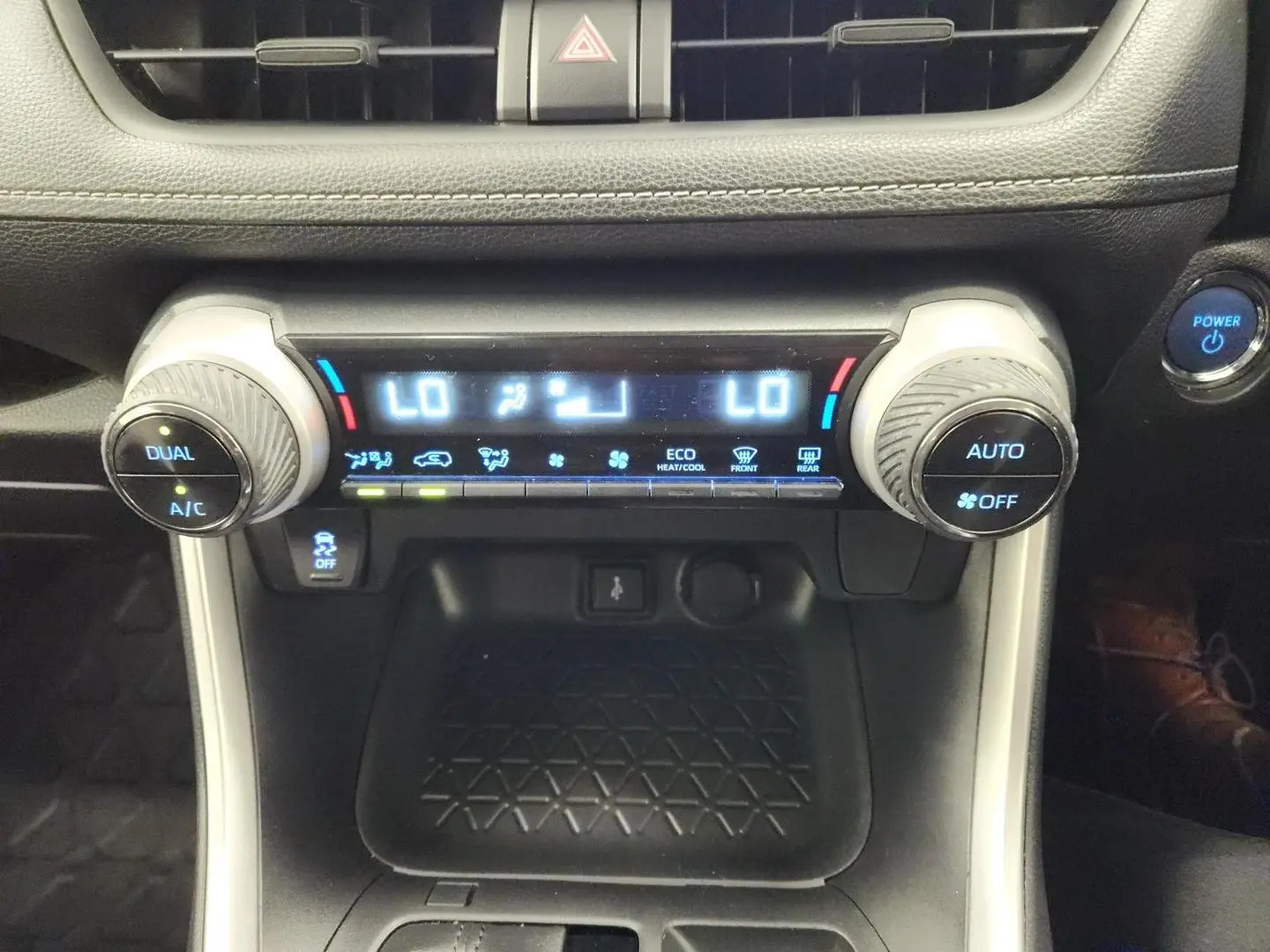 2019 Toyota RAV4 Gallery Image 30