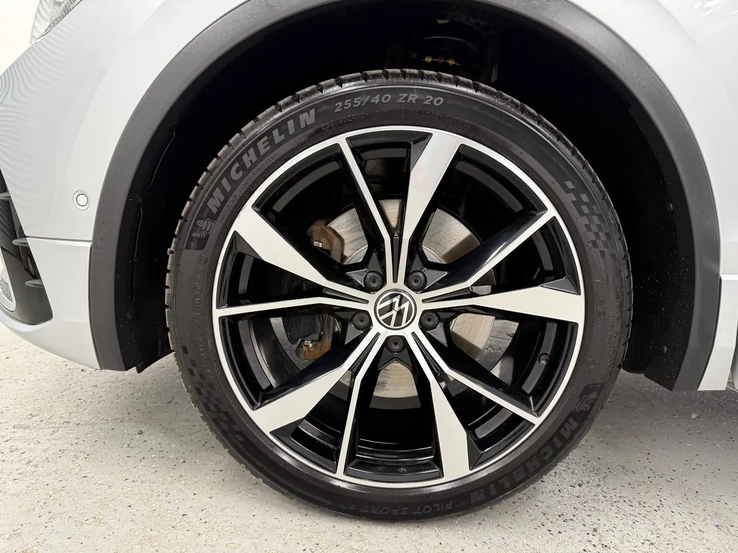 2021 Volkswagen Tiguan Gallery Image 9