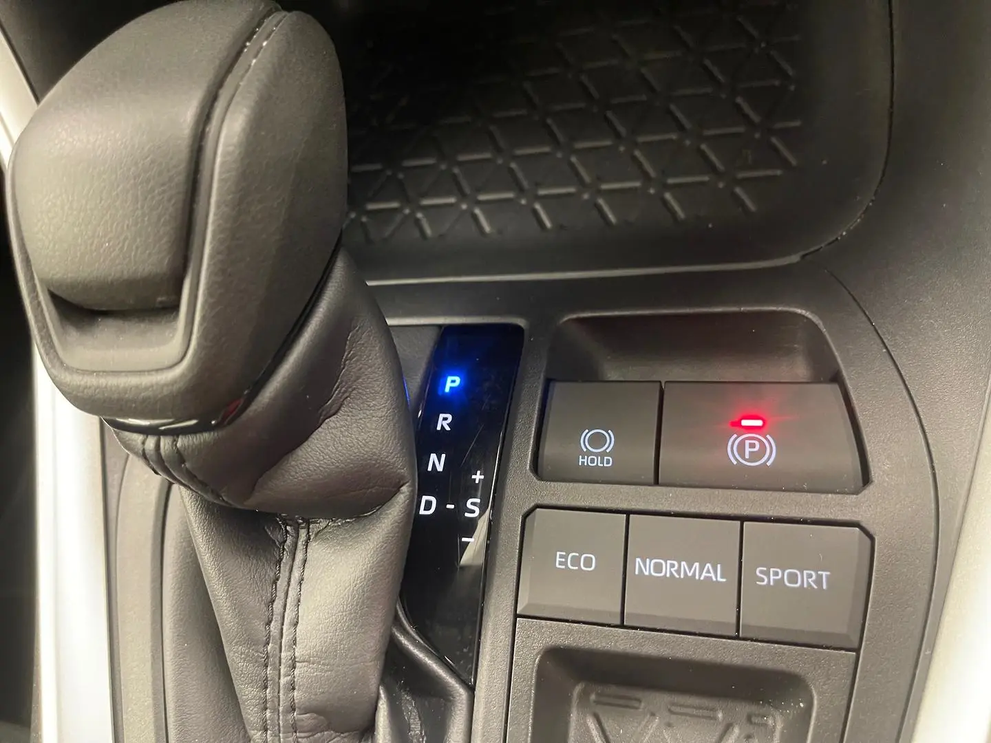 2024 Toyota RAV4 Gallery Image 26