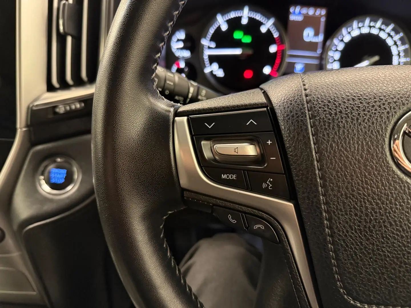2020 Toyota Landcruiser Gallery Image 35