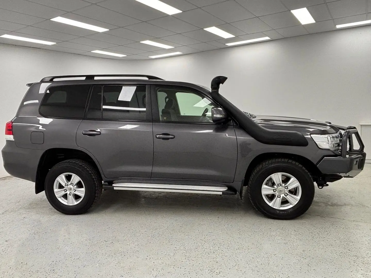 2017 Toyota Landcruiser Gallery Image 2