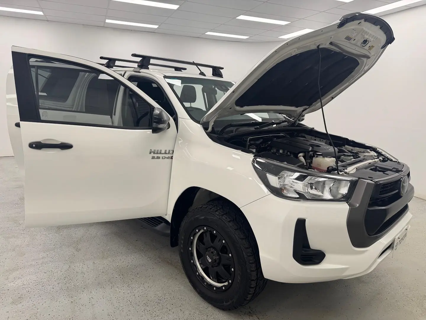 2021 Toyota Hilux Gallery Image 7