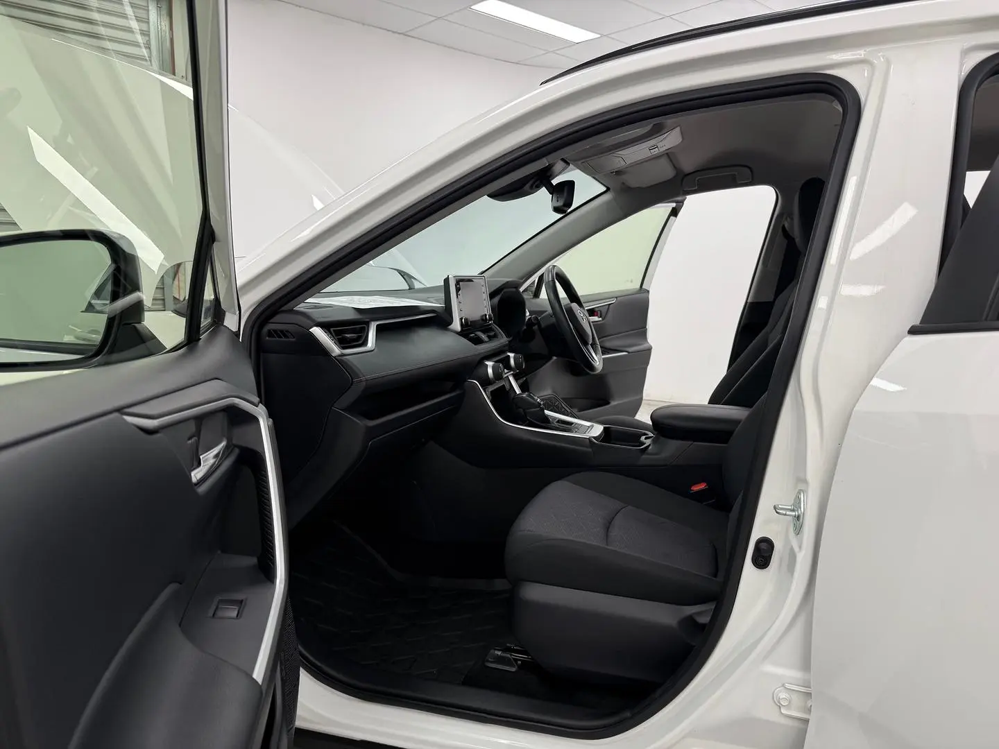2020 Toyota RAV4 Gallery Image 11