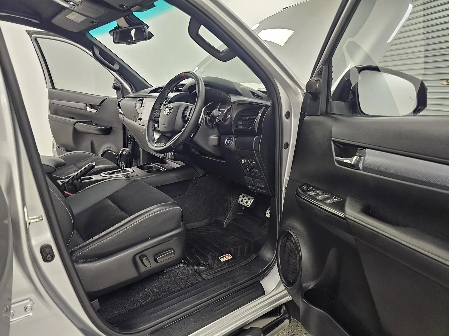 2025 Toyota Hilux Gallery Image 22