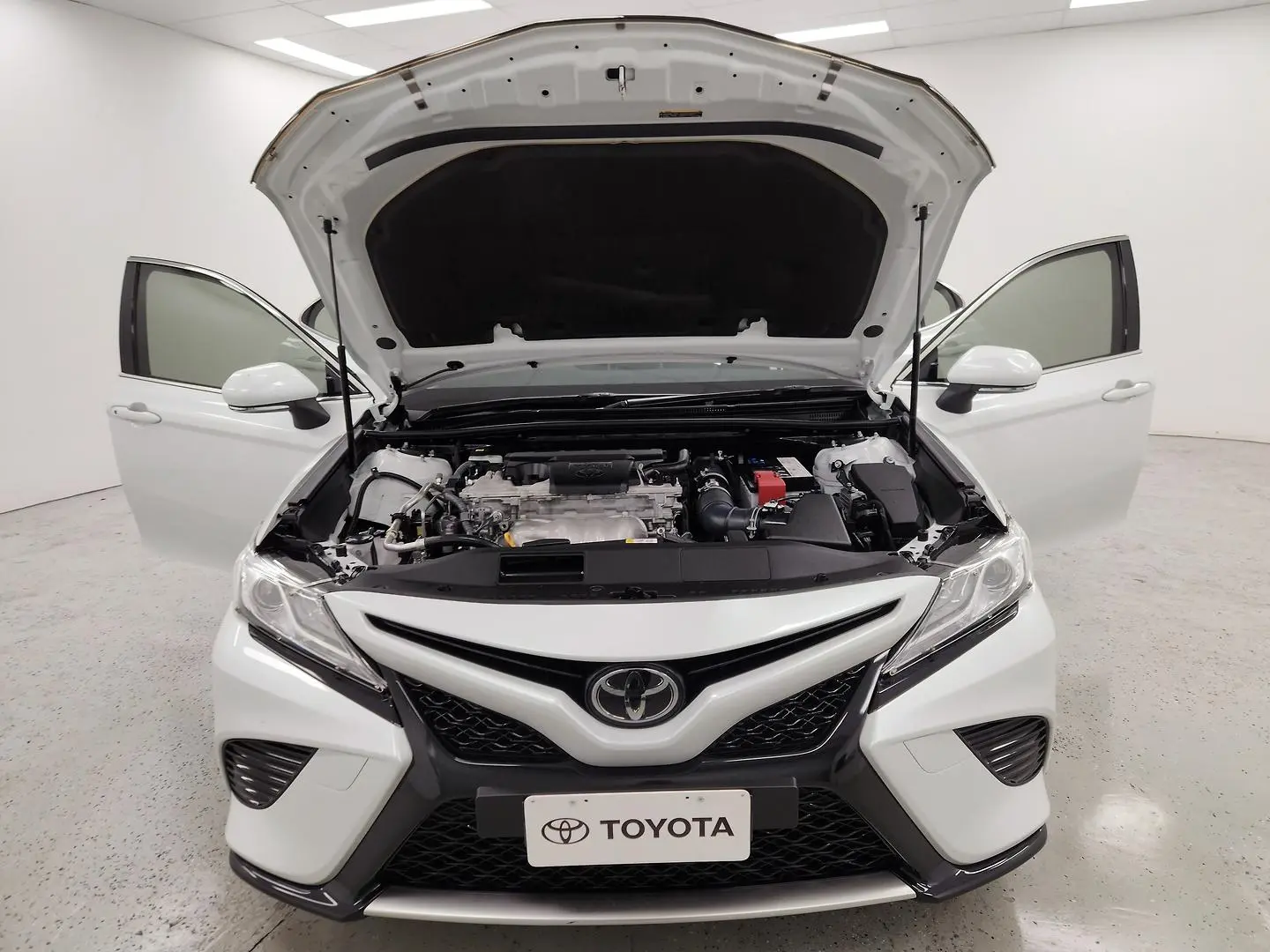 2020 Toyota Camry Gallery Image 15