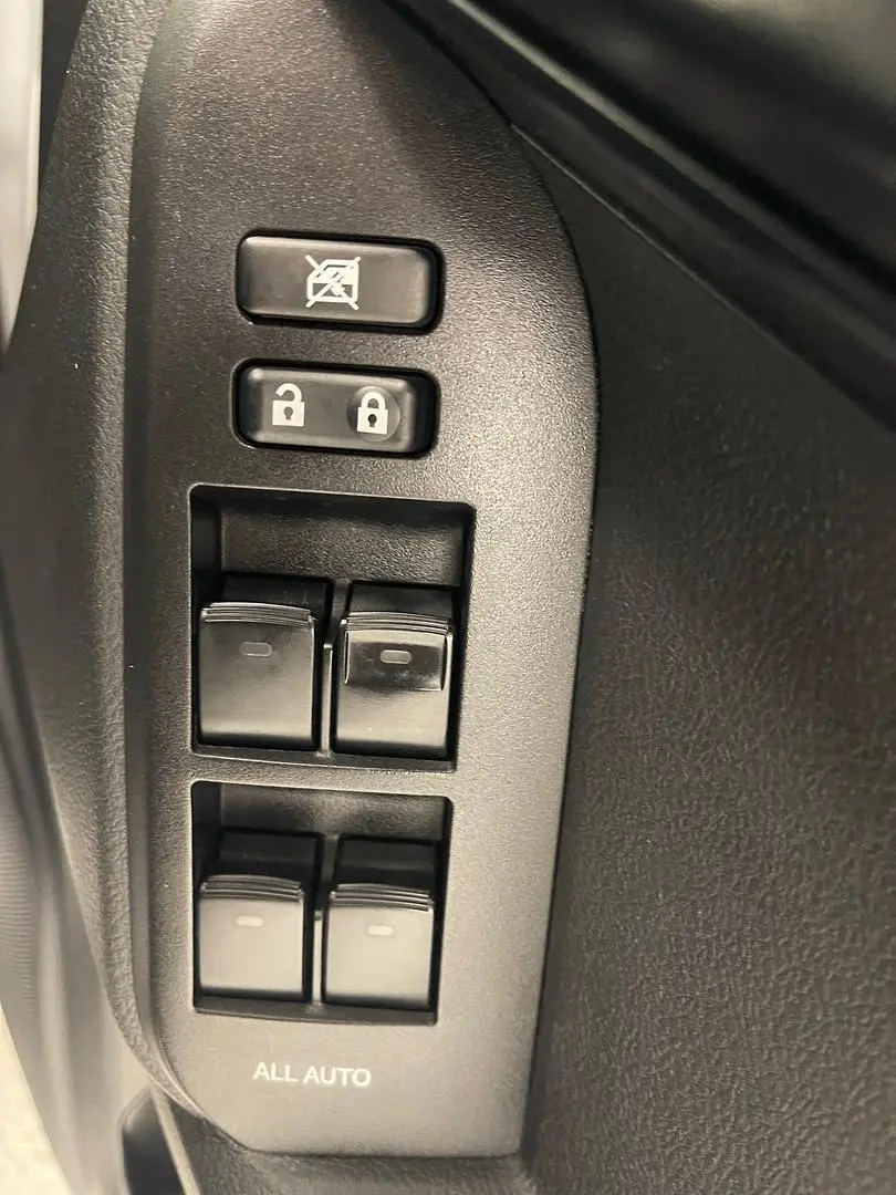 2017 Toyota Landcruiser Prado Gallery Image 22