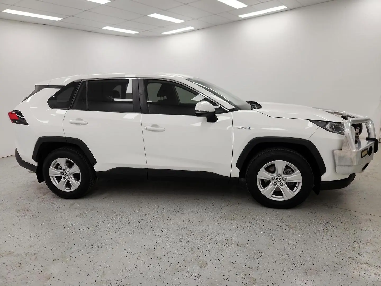 2019 Toyota RAV4 Gallery Image 2