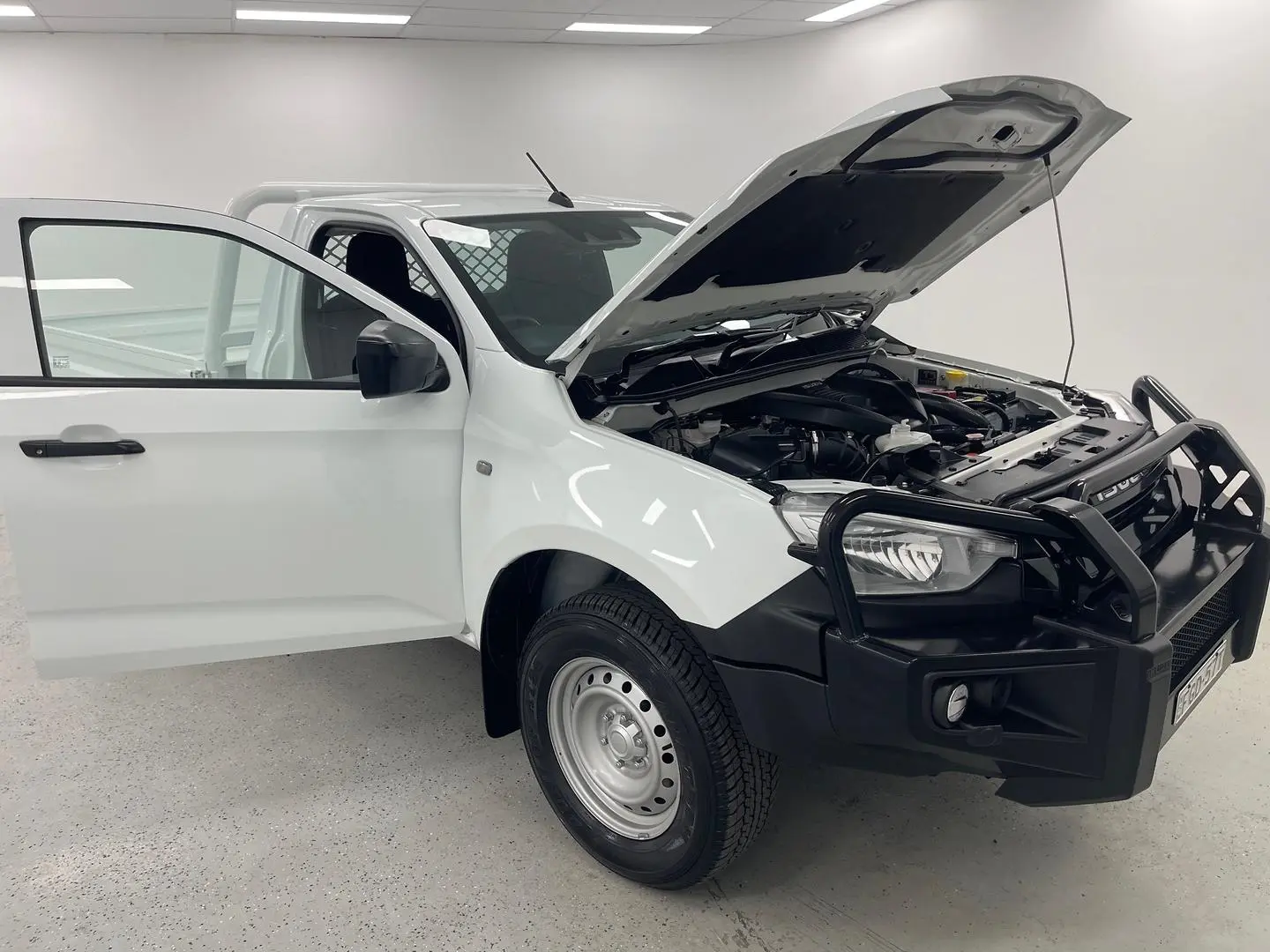 2024 Isuzu D-MAX Gallery Image 7