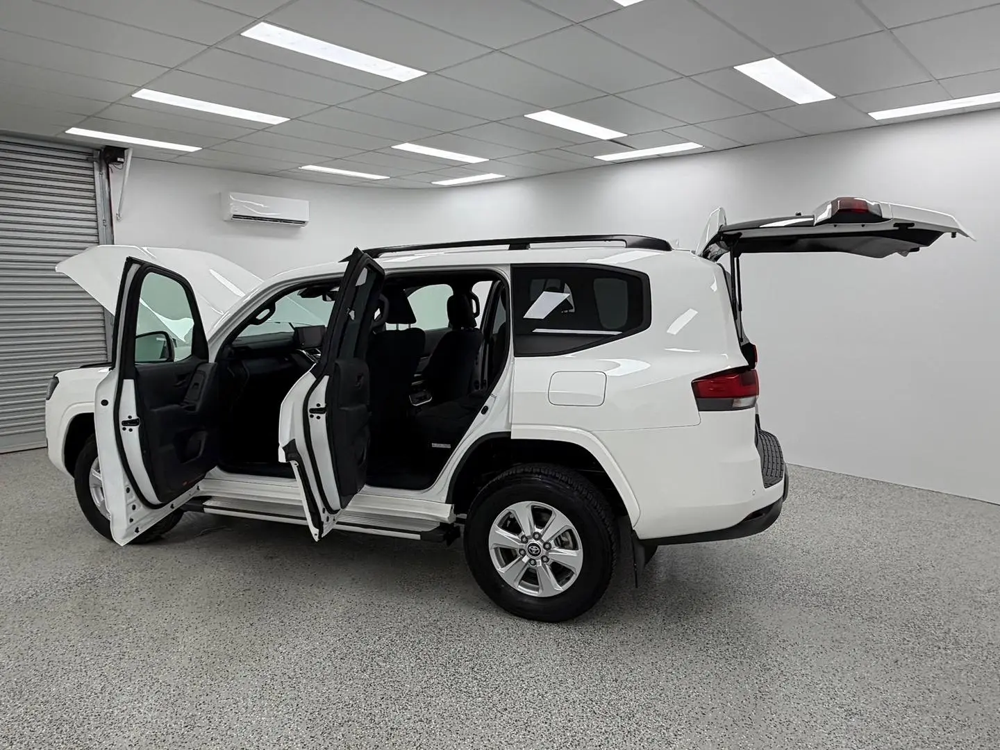 2024 Toyota Landcruiser Gallery Image 10