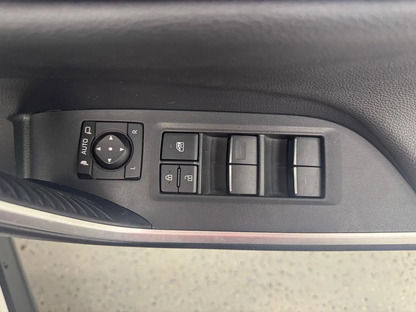 2022 Toyota RAV4 Gallery Image 16
