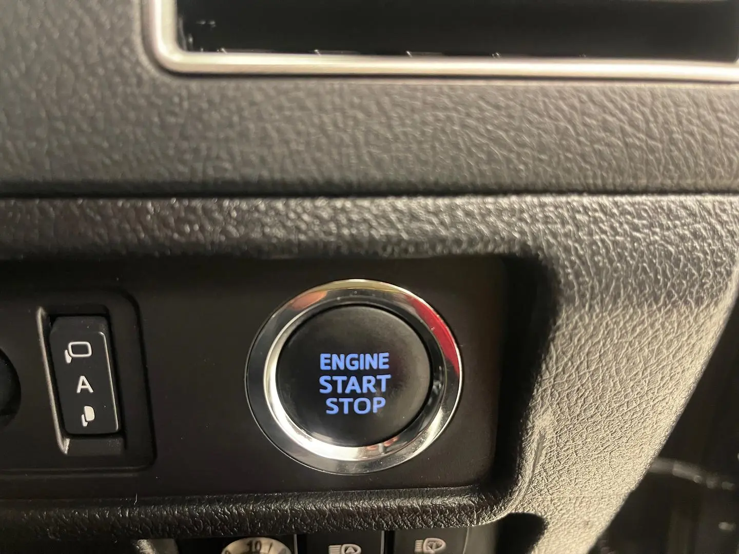 2022 Toyota Landcruiser Prado Gallery Image 24