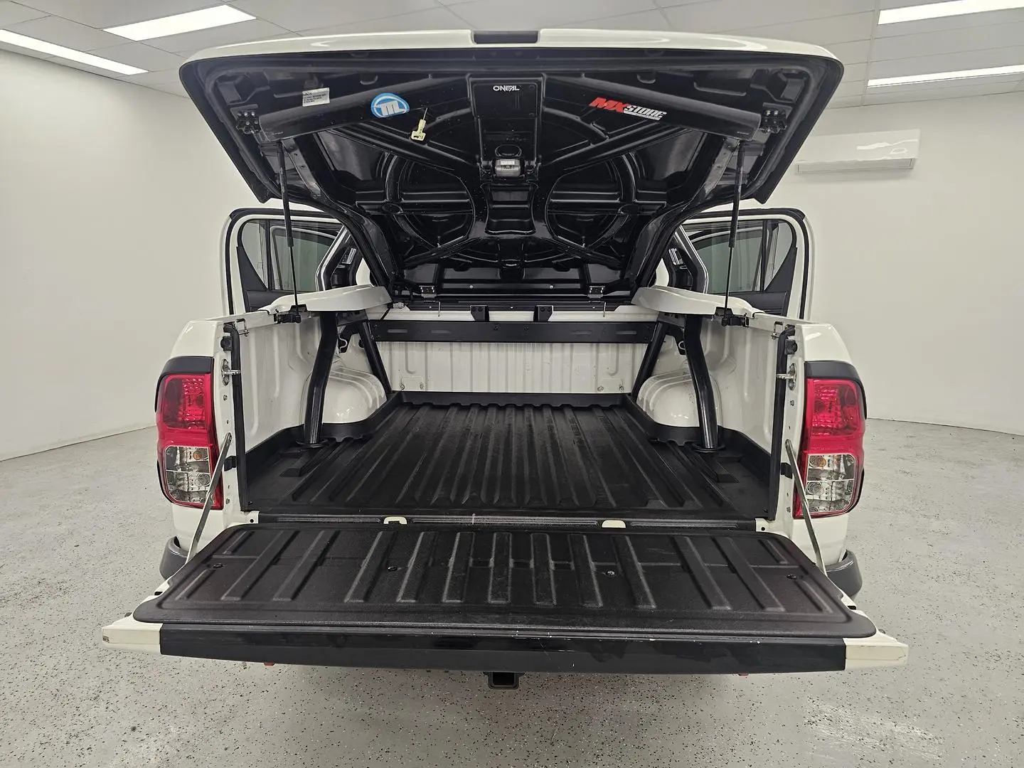 2019 Toyota Hilux Gallery Image 17