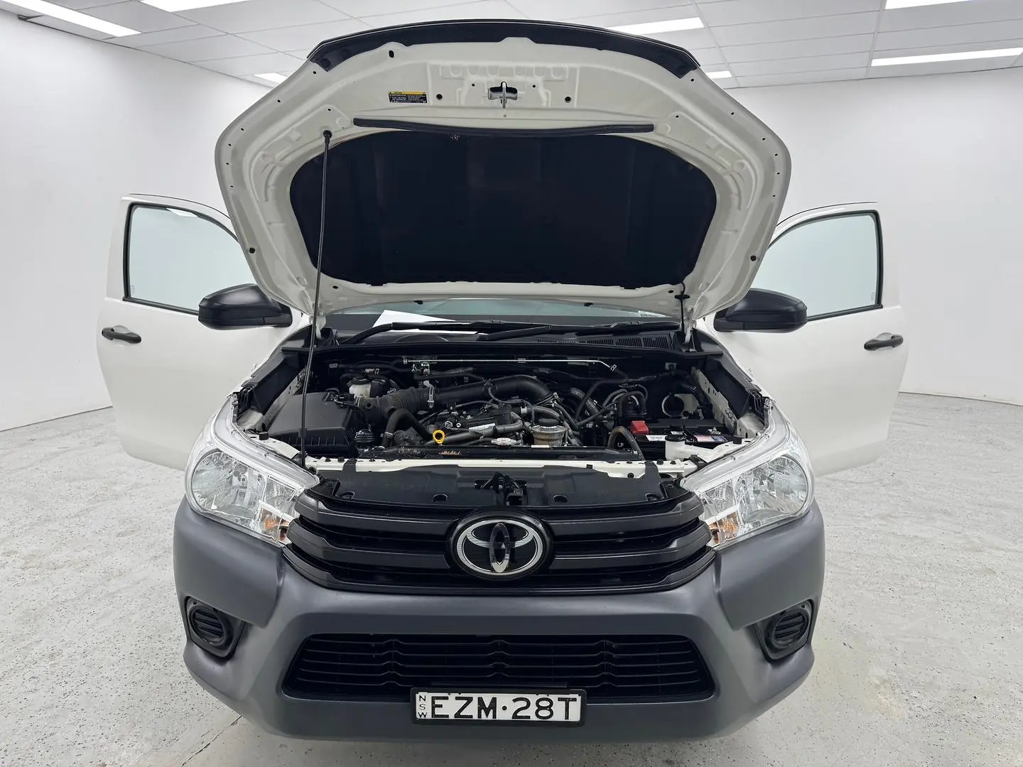 2023 Toyota Hilux Gallery Image 13