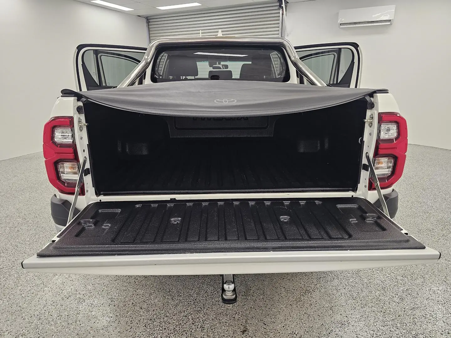 2021 Toyota Hilux Gallery Image 17