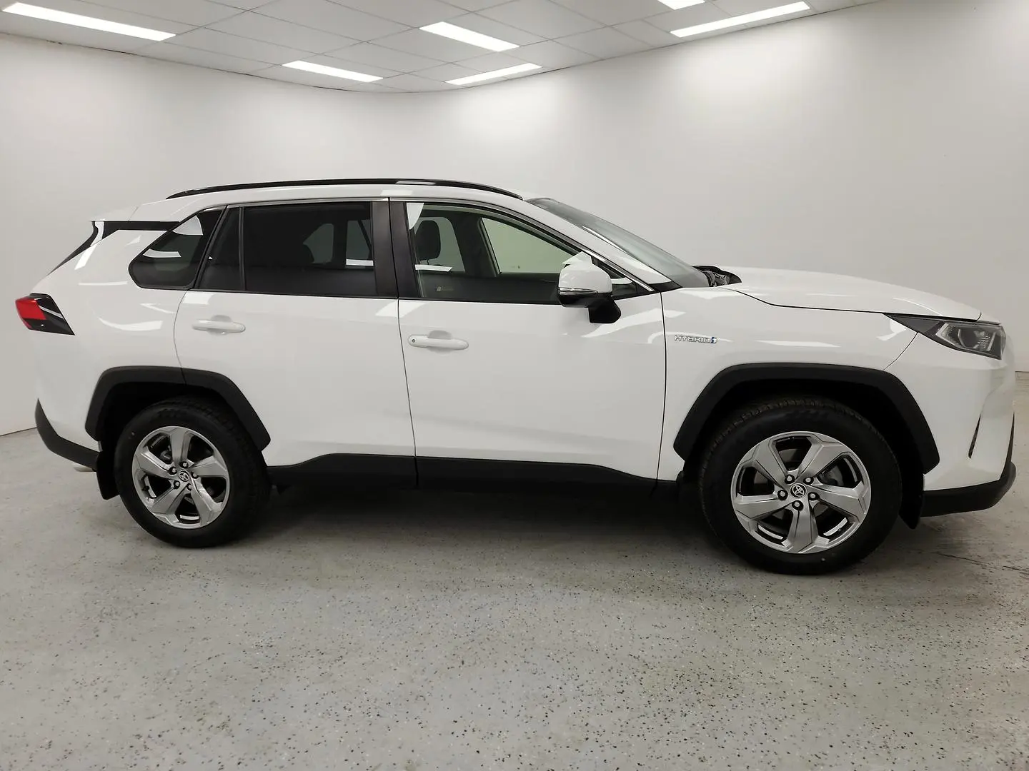 2020 Toyota RAV4 Gallery Image 2