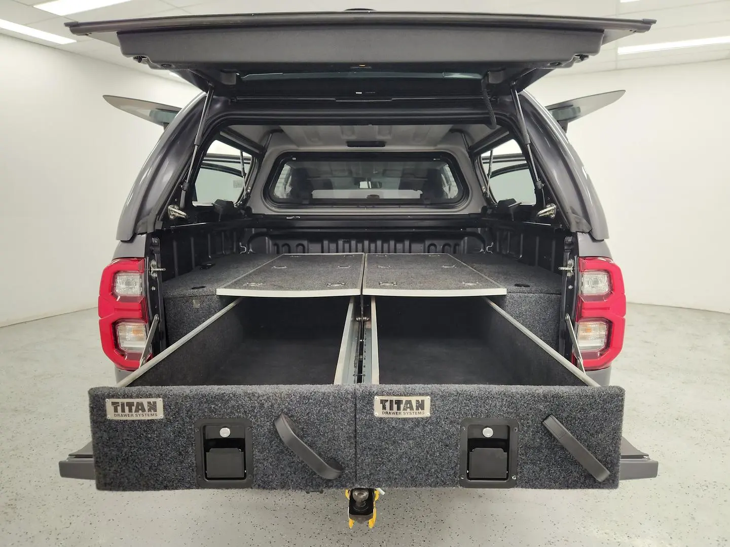 2022 Toyota Hilux Gallery Image 11