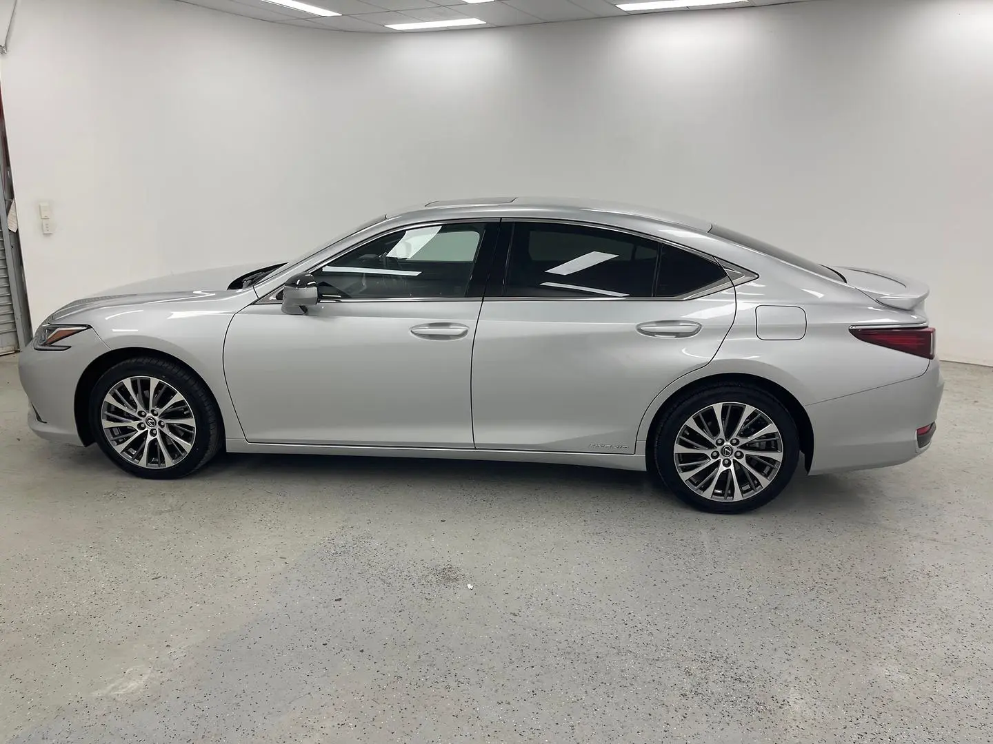 2021 Lexus ES Gallery Image 5