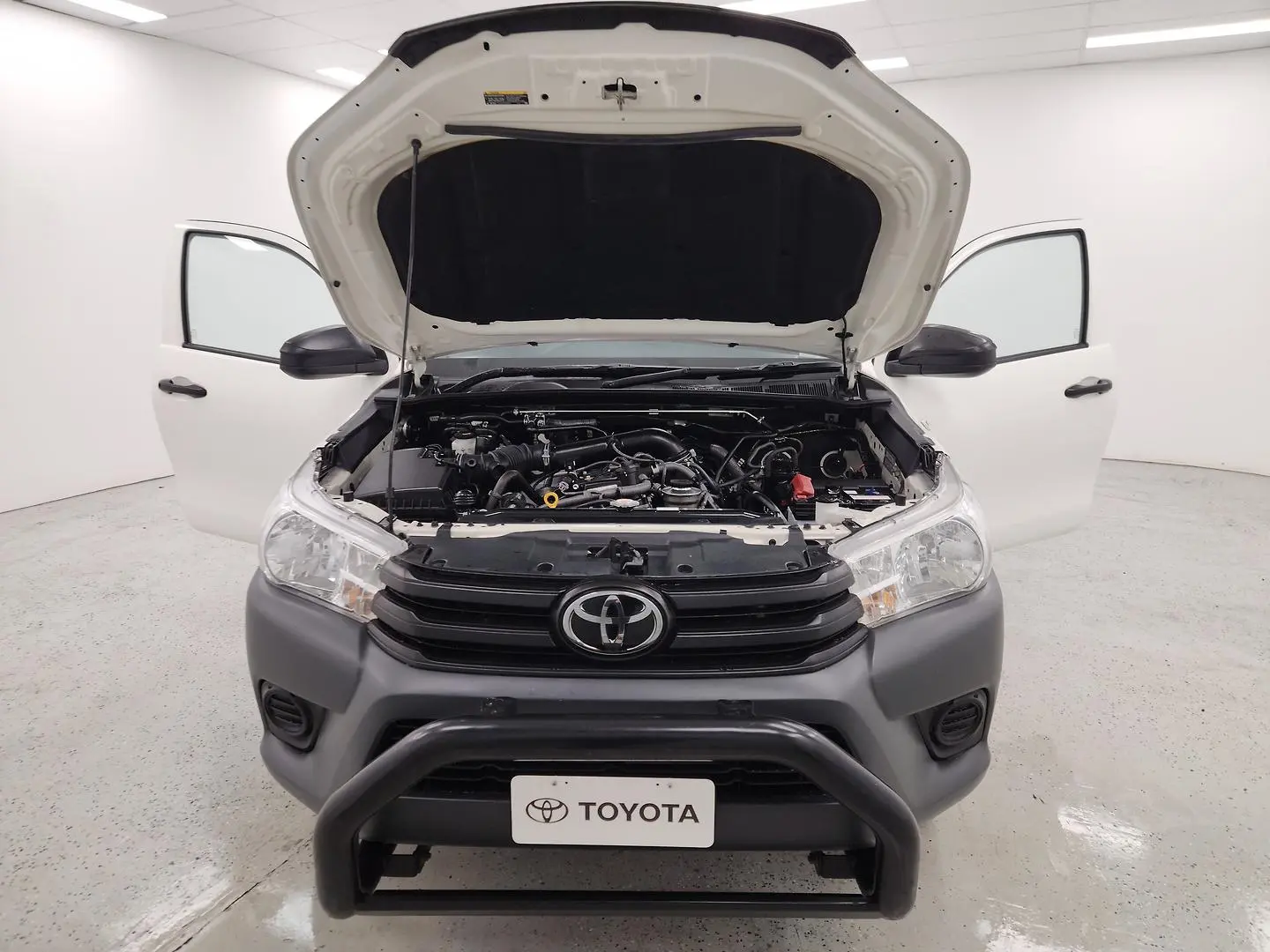 2022 Toyota Hilux Gallery Image 13