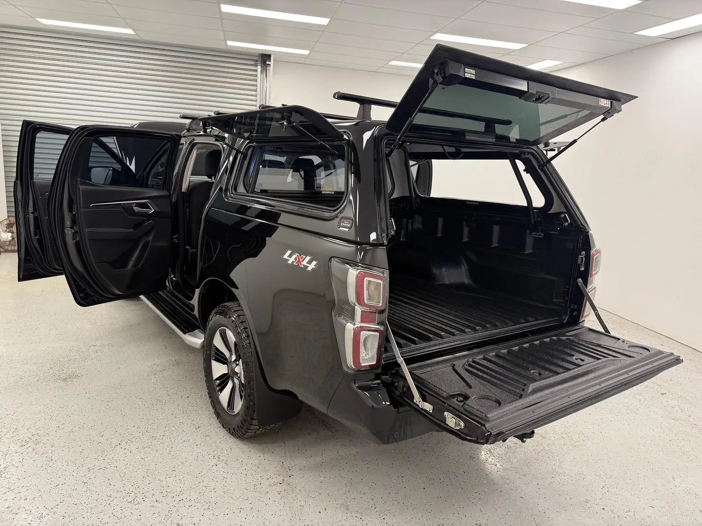 2022 Isuzu D-MAX Gallery Image 13