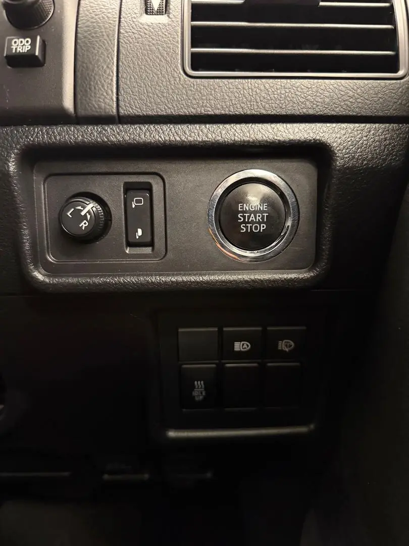 2020 Toyota Landcruiser Prado Gallery Image 30