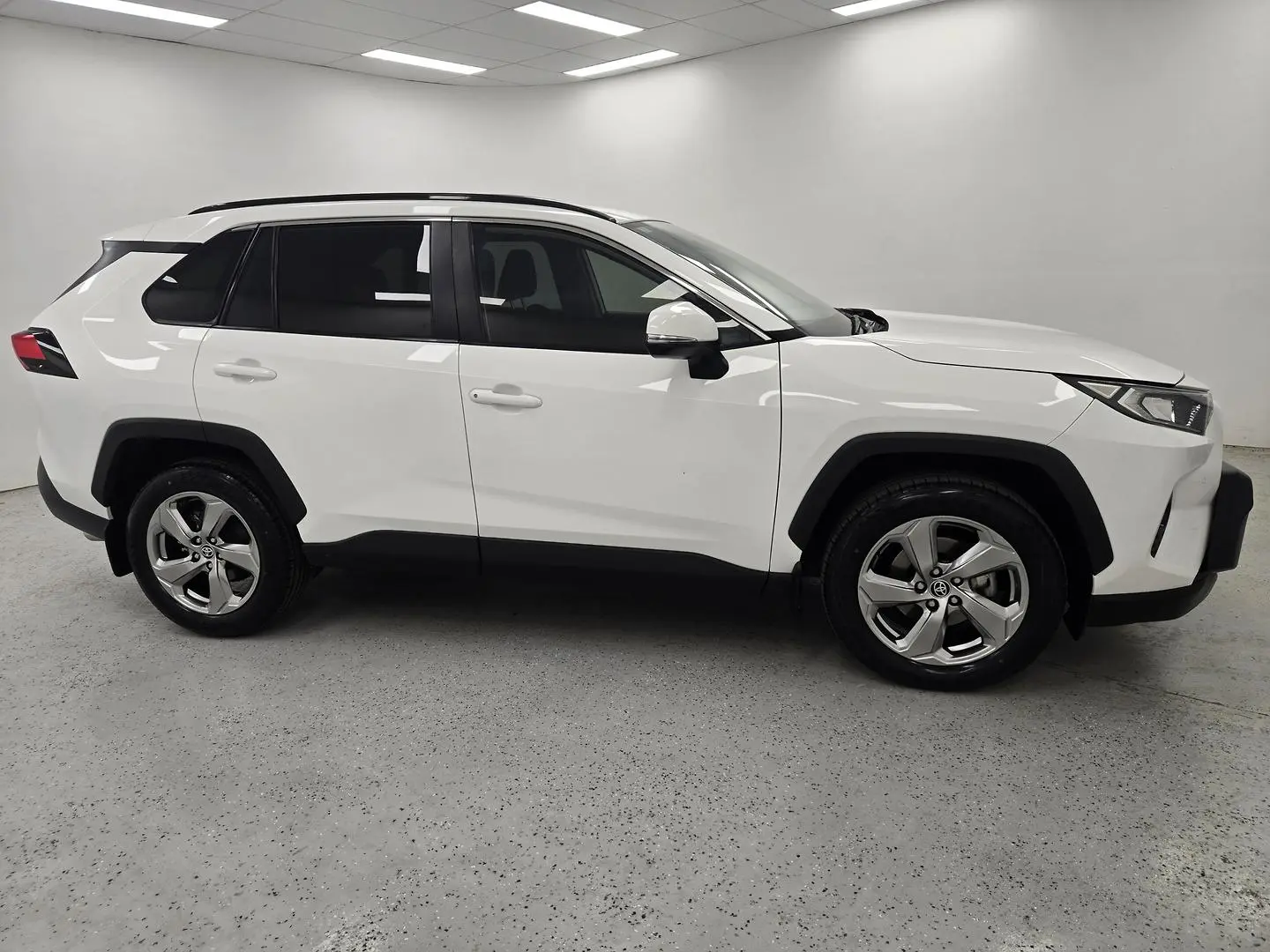 2021 Toyota RAV4 Gallery Image 2